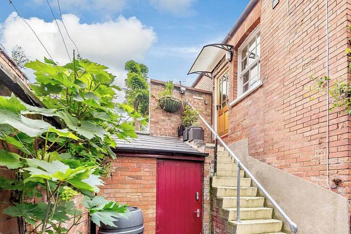 Log cabin for 2 people, with garden in Lincoln