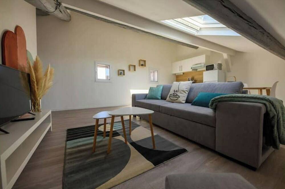 Entire apartment, ⭐️Apartment near the train station and the Polygone shopping center⭐️ in Béziers, Mediterranean Coast (France)