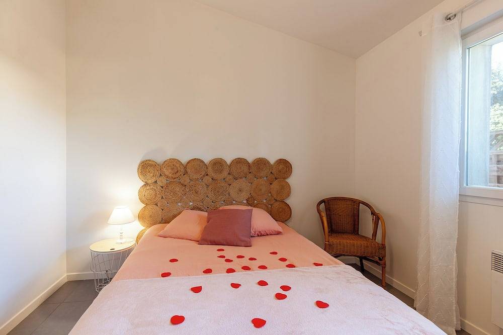 House with magnificent lake view, Wi-Fi and air conditioning in Istres, Istres region