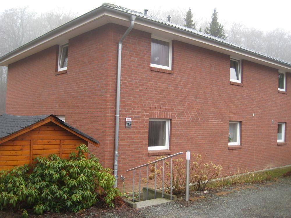 Ganze Ferienwohnung, Fewo Grünes Herz, Dusche und Badewanne in Kieler Förde, Kiel