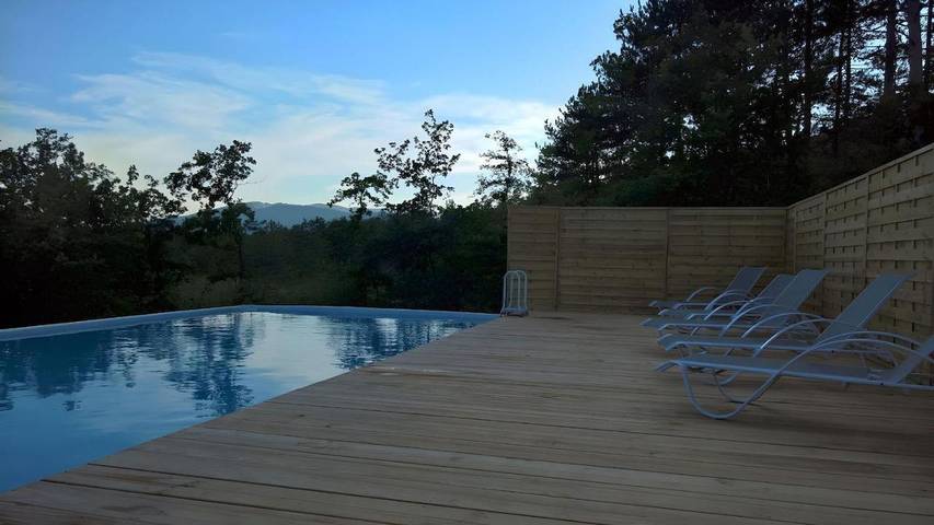 Location de vacances pour 4 personnes, avec terrasse et piscine à Entrepierres - 4