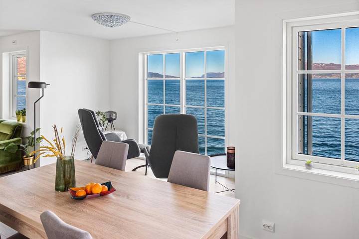 Ferienwohnung für 2 Personen, mit Ausblick und Terrasse in Selje