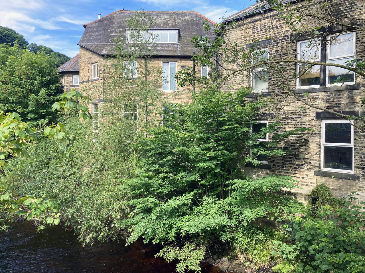 Entire apartment, The Old Riverside School House Apt 3 in Hebden Bridge, West Yorkshire
