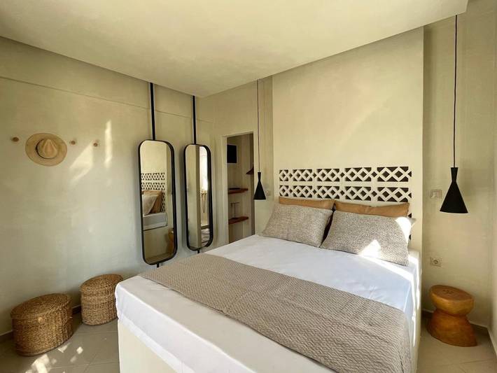 Maison de campagne pour 4 personnes, avec jardin ainsi que piscine et jacuzzi dans Agia Anna