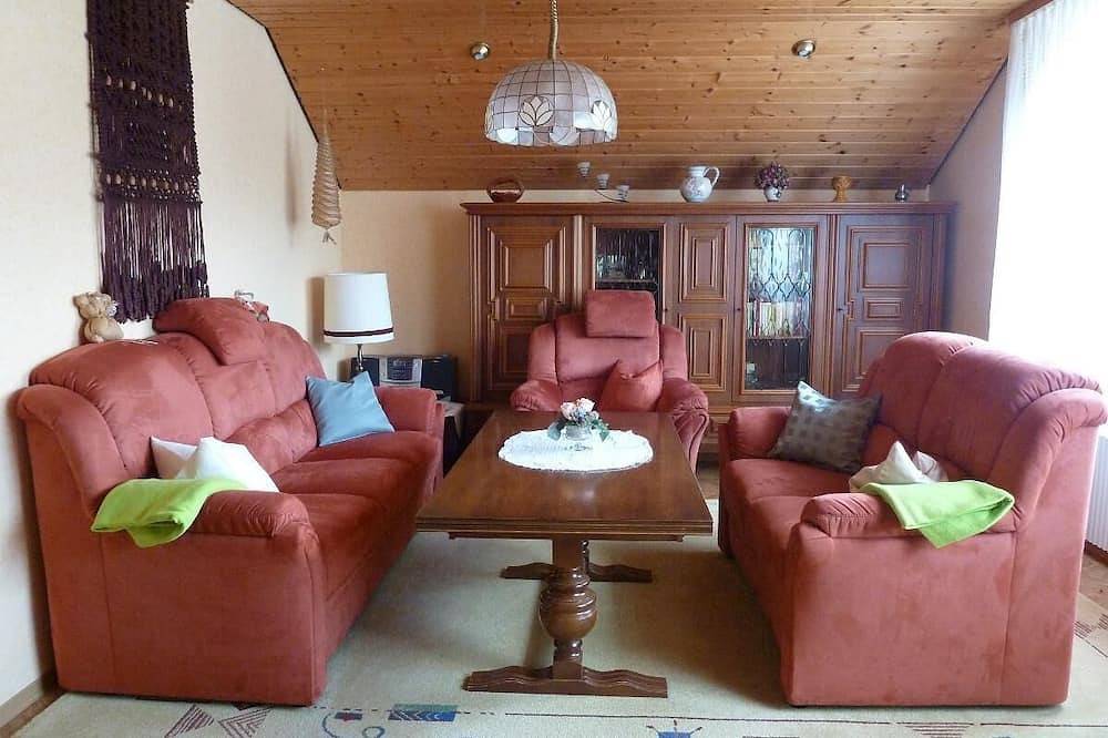 Ganze Wohnung, Gemütliche Ferienwohnung (70qm) mit Parkplatz und Supermarkt vor Ort in Igersheim, Stuttgart Region