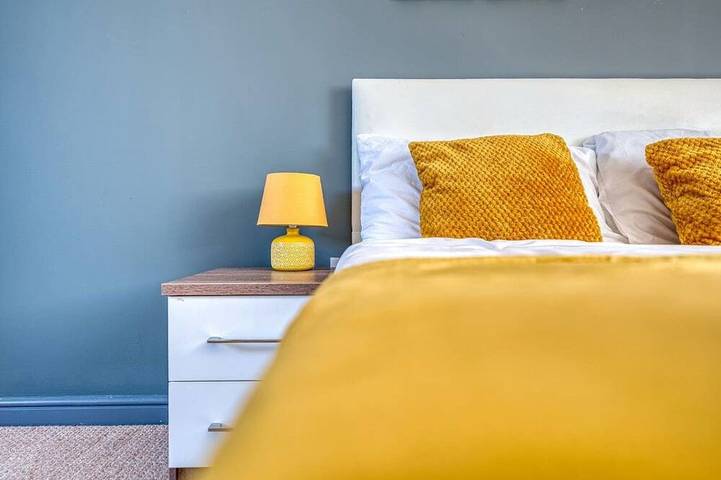 Nec Exhibitor Home, Stay near Birmingham Airport in Solihull, Birmingham Area