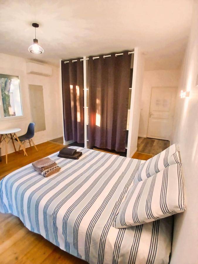 Gîte pour 2 personnes, avec jardin et piscine à Irigny - 3