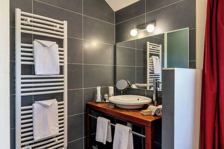 Gîte pour 2 personnes, avec jardin et jacuzzi ainsi que sauna et piscine, animaux acceptés à Ajat - 4