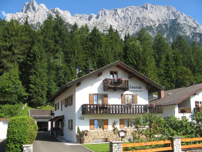 Ferienwohnung für 2 Personen, mit Balkon und Ausblick in Alpenwelt Karwendel - 2