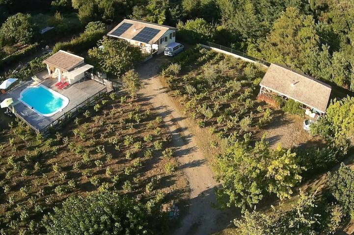 Gîte pour 5 personnes, avec piscine et jardin