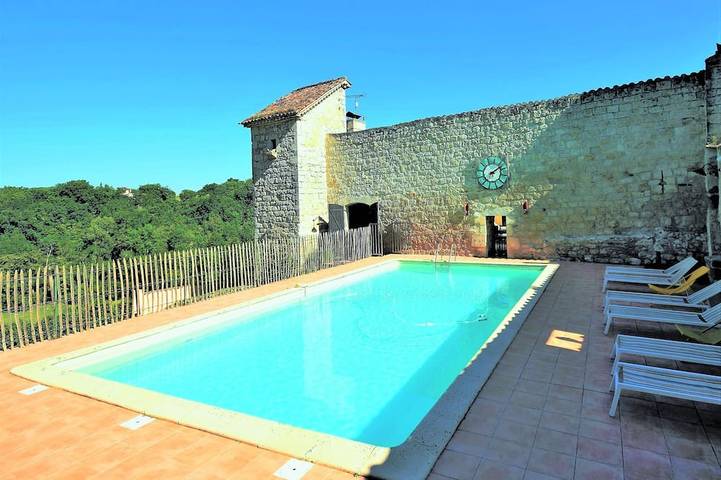 Gîte pour 10 personnes, avec jardin et piscine