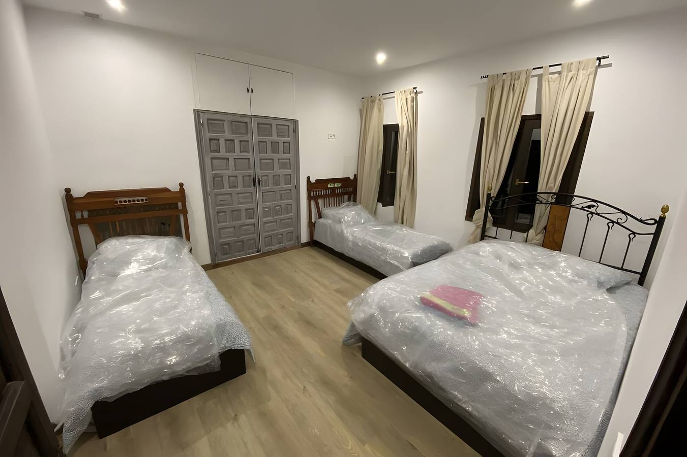 Large family country house in rascafría,1 h from madrid, 12 to 24 people in Rascafria, Sierra de Guadarrama