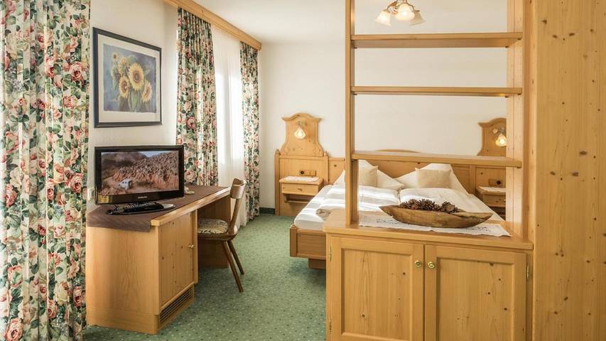 Chambre d’hôte pour 2 personnes, avec vue ainsi que balcon et jardin à Sankt Anton am Arlberg - 4