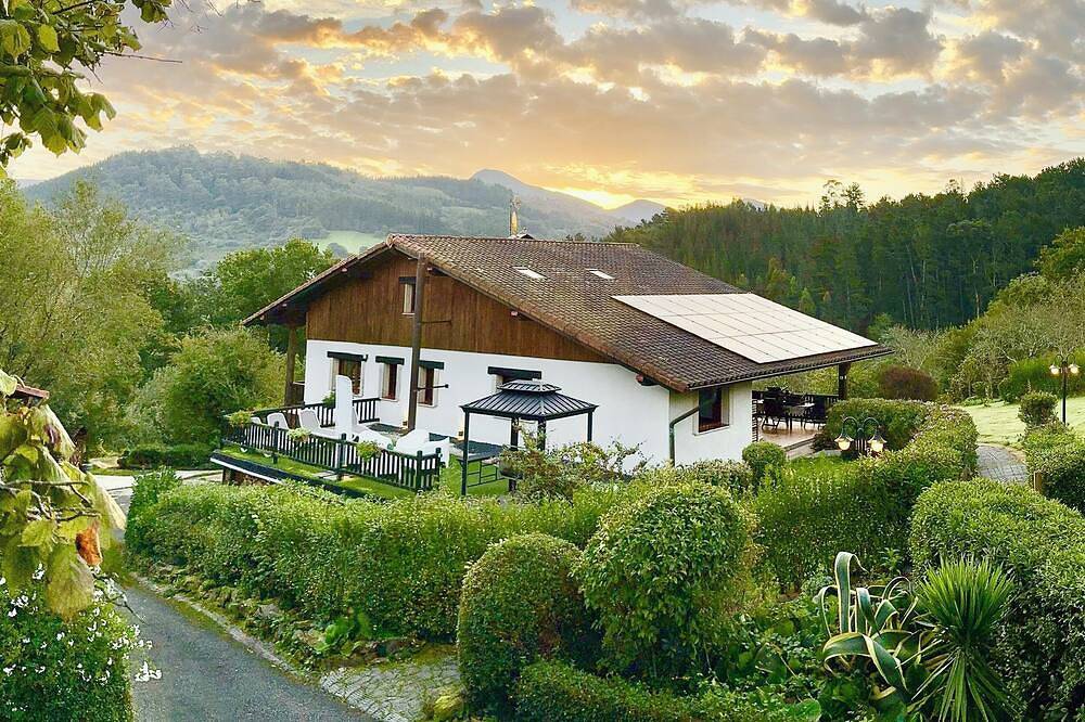 Detached house with garden, orchard, surrounded by nature, near Bilbao. in Galdames, Cordillera Cantábrica