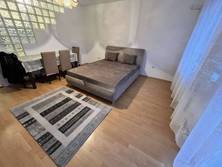 Ganze Wohnung, Quelle Apartment in der Innenstadt mit privatem Garten in Ketschkemet, Kecskeméti járás
