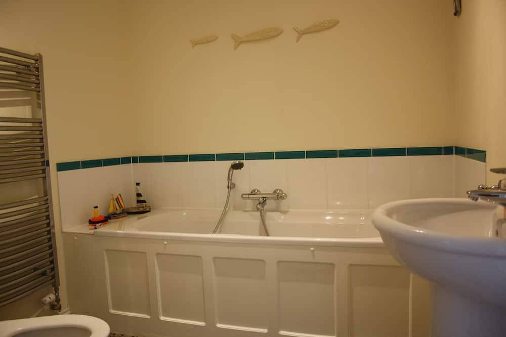Ganze Wohnung, Stunning Sea Views Sleeps 4  in  lovely 2 bed, 2 bath show flat, garage included in Cornwall
