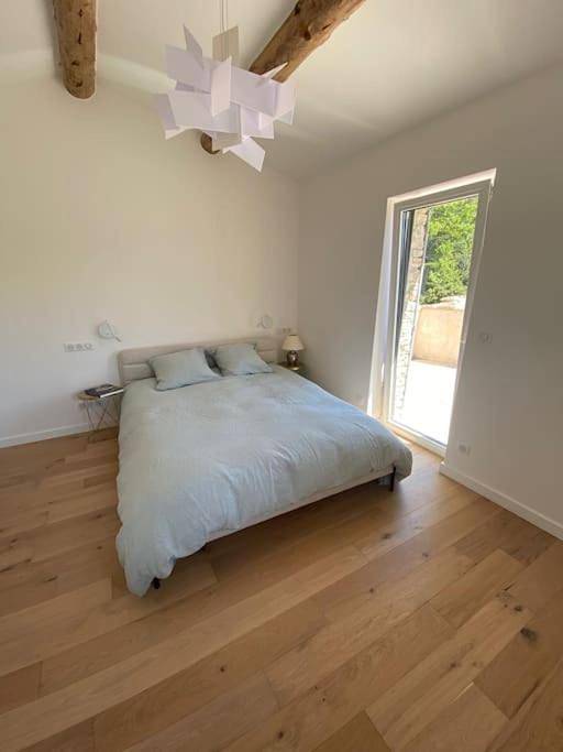 Location de vacances pour 10 personnes, avec piscine et balcon ainsi que vue et jardin à Murs - 3