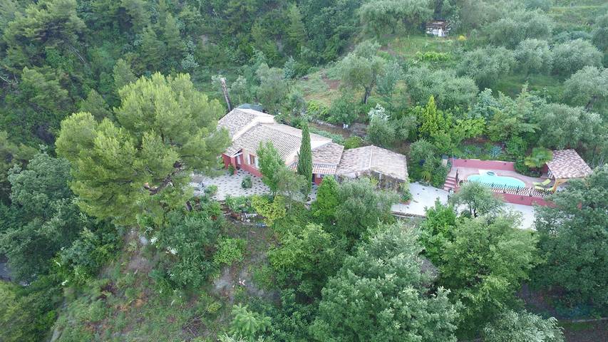 Cottage pour 2 personnes, avec piscine et jardin à Châteauneuf-Villevieille