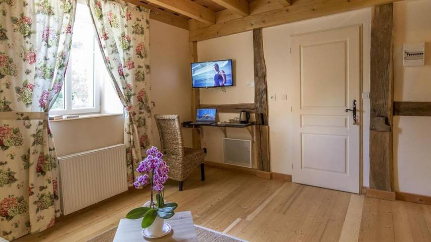 Location de vacances pour 2 personnes, avec terrasse et jardin dans Le Clerjus - 4