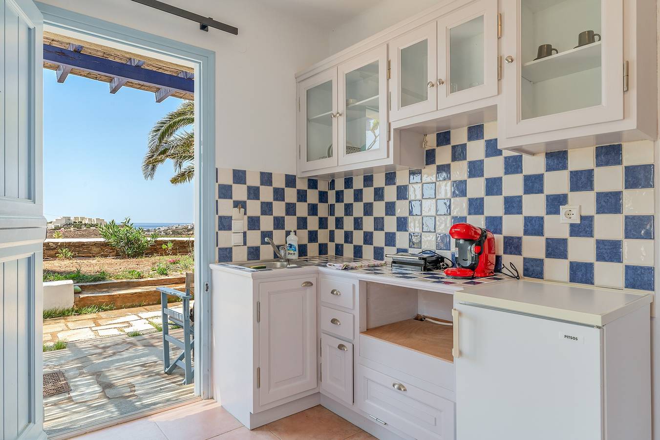 Appartement entier, Appartement '7' avec vue sur la mer, Wi-Fi et climatisation in Tinos