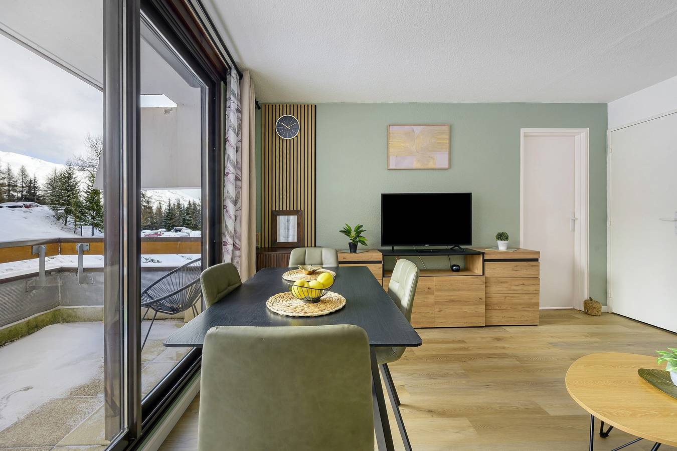 Apartamento entero, Apartamento 'Au Pied Des Pistes Le Corbier 73' con vistas a la montaña, terraza privada y Wi-Fi in Le Corbier, Villarembert