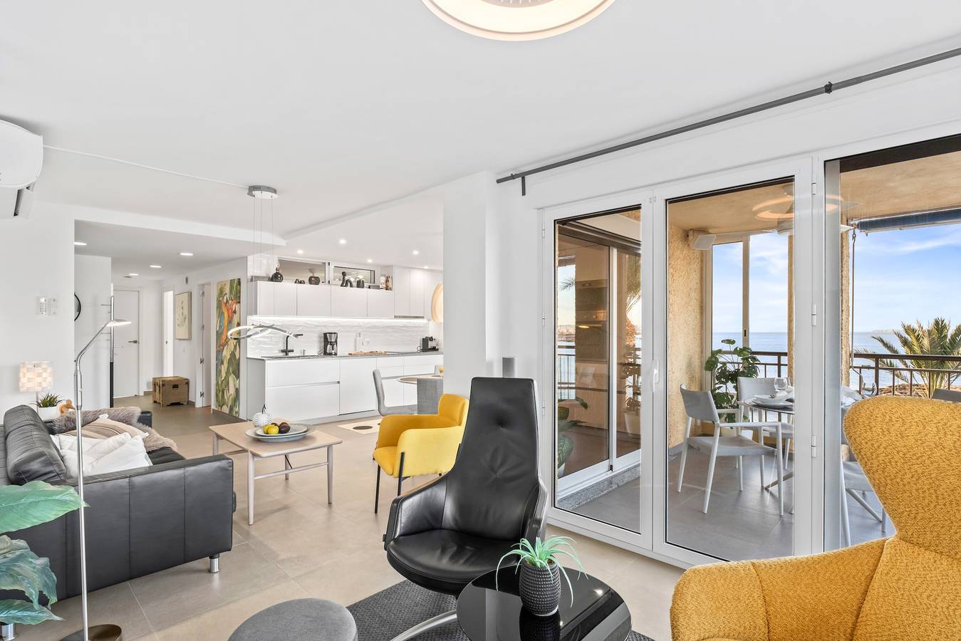 Entire apartment, Sea Views and Luxury on the Beach in Torrevieja Centre, Torrevieja