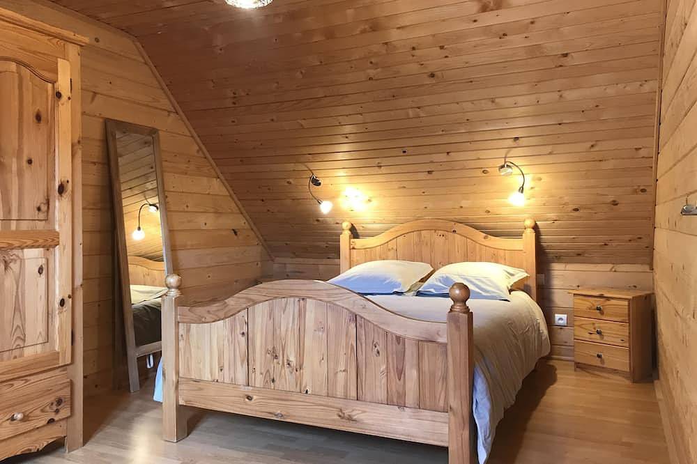 Chalet « Edelweiss », 70 M2, Tout confort , Terrain privatif, place de parking in Murol, Parc naturel régional des Volcans d'Auvergne