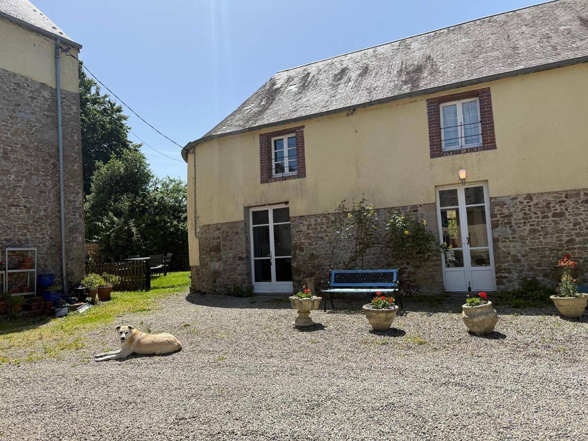 Orchid Cottage in Gorges, Région de Coutances