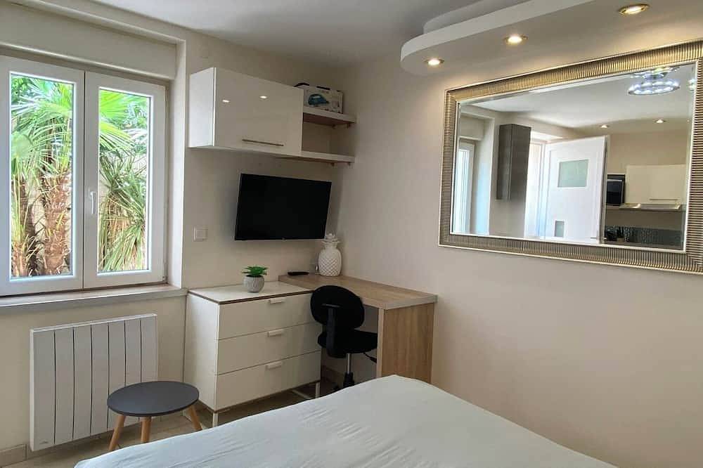 Appartement entier, Studio équipé et meublé avec cour commune en centre-ville in Montluçon, Région de Montluçon