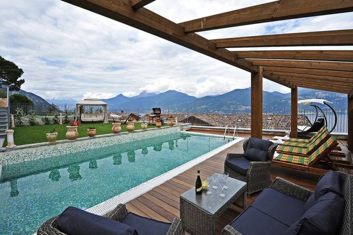 Ferienhaus für 11 Personen, mit Seeblick und Terrasse sowie Pool, kinderfreundlich in Gemeinde Menaggio - 2