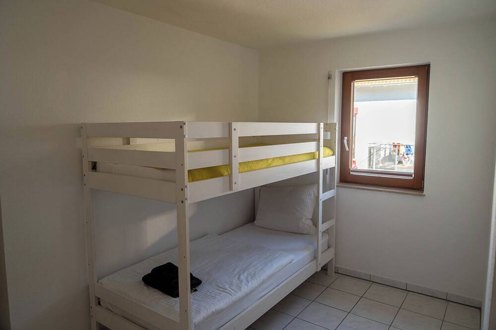 Ganze Wohnung, Spacious 3Br in Böblingen, Walk to Lakes, Transit & Authentic German Restaurant in Böblingen, Landkreis Böblingen