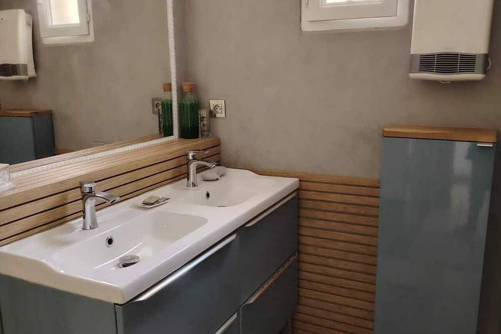 Detached villa for 6 people, swimming pool, 20 minutes from the sea in Cuers, Toulon region