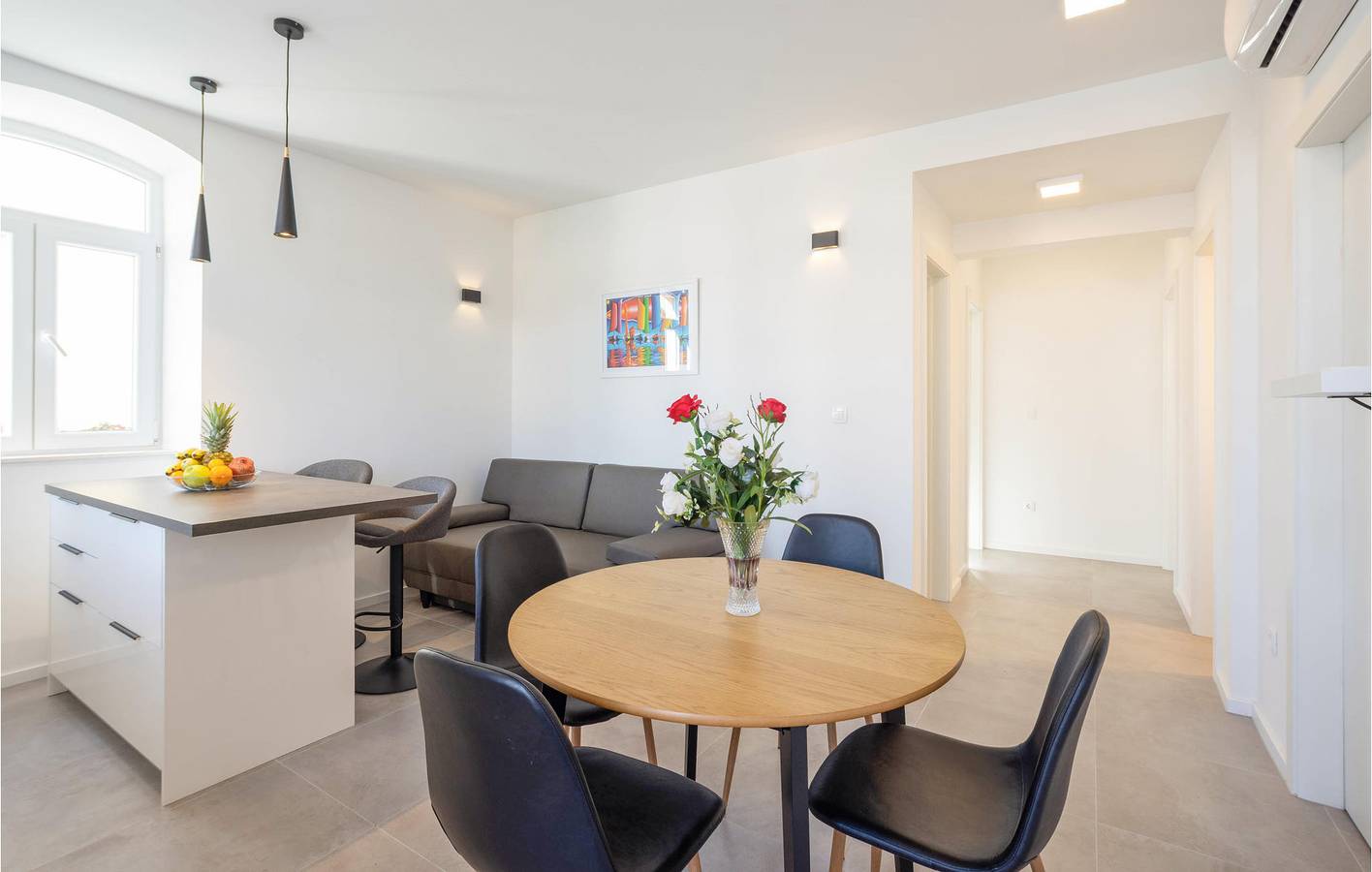 Appartement de vacances entier, Charmant appartement à 1,5 km de la plage : un logement confortable avec terrasse et équipements modernes in Split, Split-Dalmatie