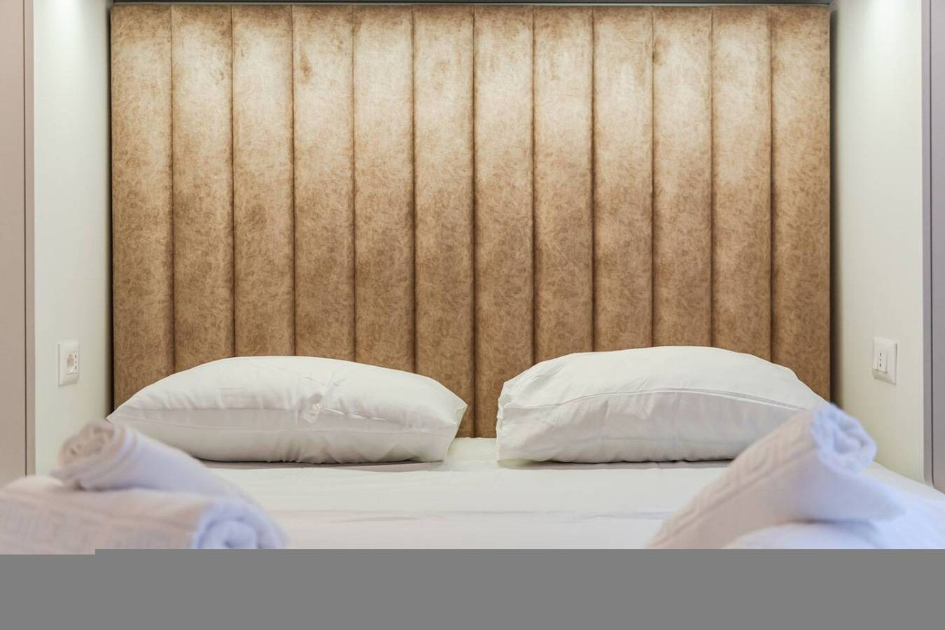 Ganze Wohnung, Pine & Sea Retreat in Qerret in Golem, Albanien