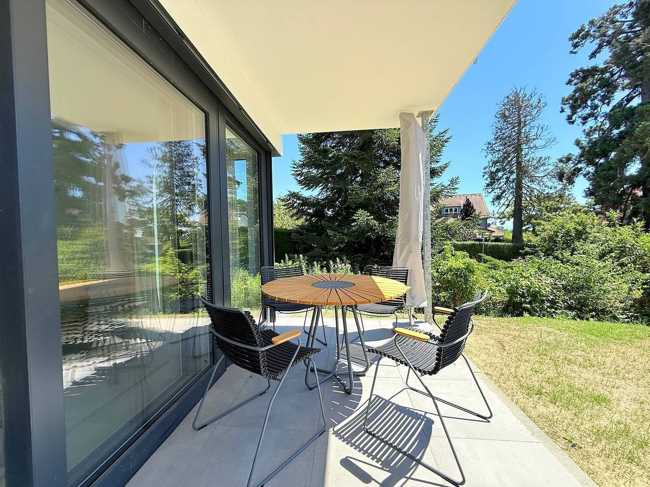 Ganze Wohnung, Moderne Suite Carpe Diem mit überdachter Terrasse nahe See und Strand in Uhldingen-Mühlhofen in Unteruhldingen, Obersee (Bodensee)