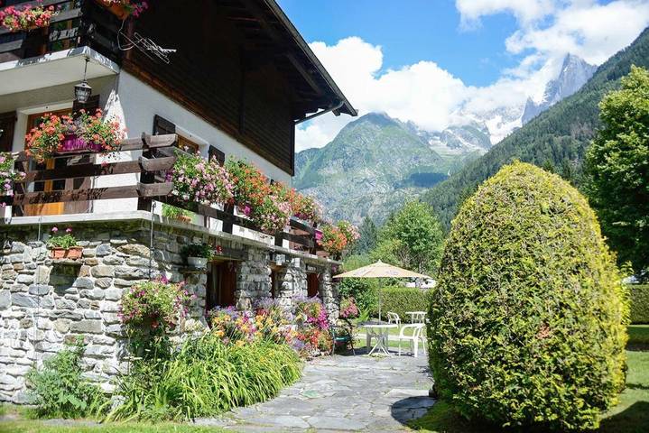 Chambre d’hôte pour 2 personnes, avec Balcon et Terrasse ainsi que Jardin et Vue à Chamonix-Mont-Blanc