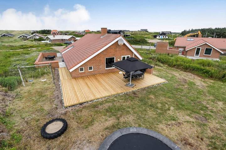 Ferienhaus für 8 Personen, mit Whirlpool und Terrasse sowie Garten und Pool in Vejlby Klit