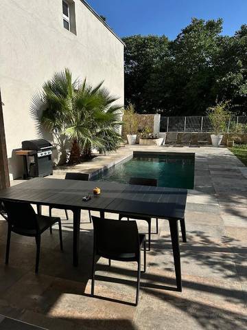 Gîte pour 2 personnes, avec terrasse ainsi que piscine et jardin à Les Pennes-Mirabeau