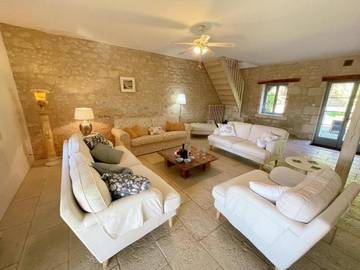 Gîte pour 13 personnes, avec piscine et jacuzzi ainsi que jardin et terrasse à Cussay