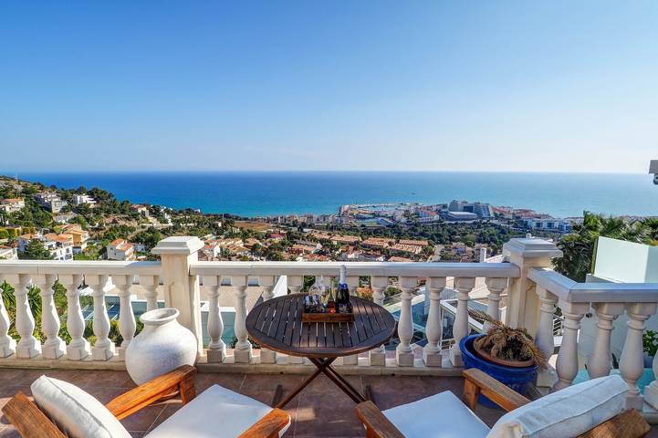 Casa rural para 12 personas, con jacuzzi y jardín además de piscina y balcón en Sitges - 4