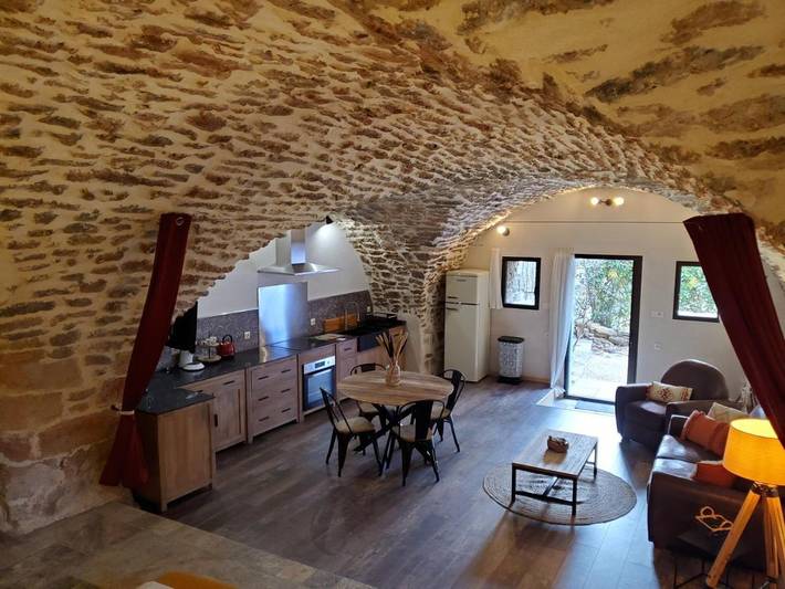 Location de vacances pour 2 personnes, avec jardin ainsi que jacuzzi et piscine à Cornillon-Confoux - 4