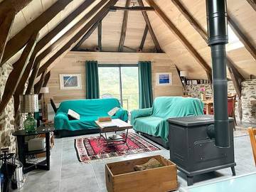 Gîte pour 5 personnes, avec terrasse et vue à Coubisou