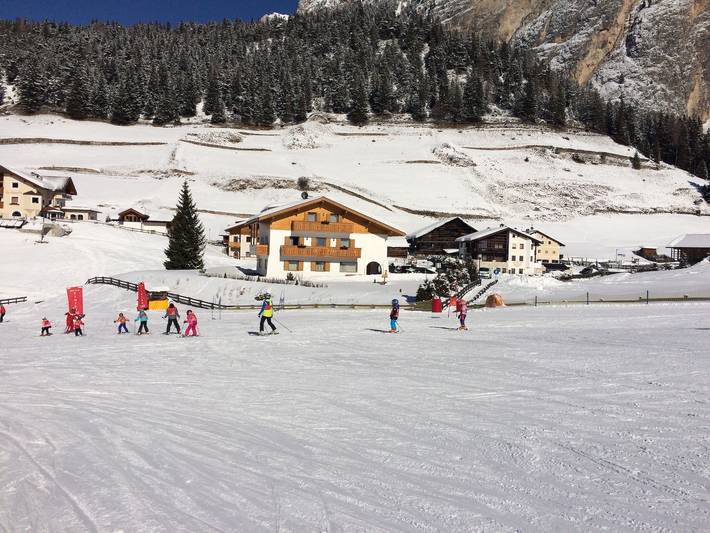 Apartamento entero, Apartamento 'Residence Katiuscia 5' con vistas a la montaña, jardín privado y Wi-Fi in Wolkenstein, Dolomiti Superski