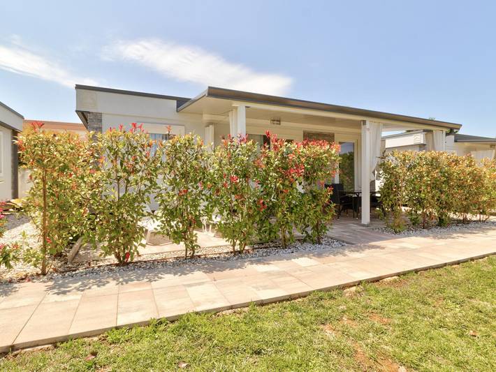 Camping für 6 Personen, mit Terrasse und Garten sowie Pool in Banjole