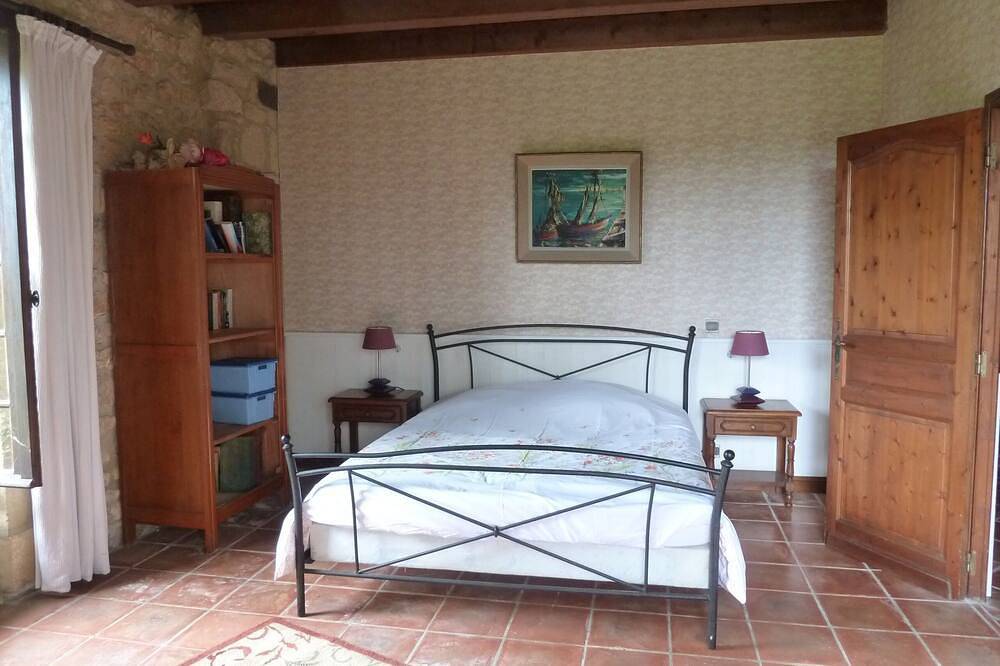 Maison de campagne spacieuse, idéale pour des vacances en famille in Saint-Avit-Sénieur, Périgord Pourpre