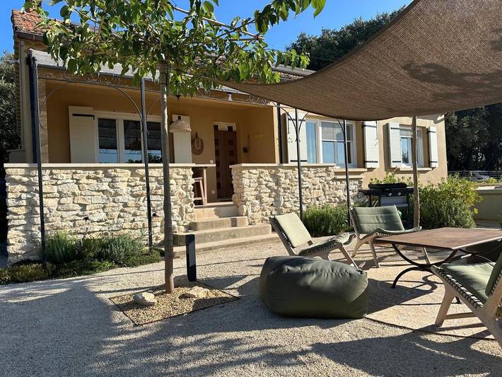 Location de vacances pour 6 personnes, avec jardin ainsi que vue et piscine à Bouchet - 3
