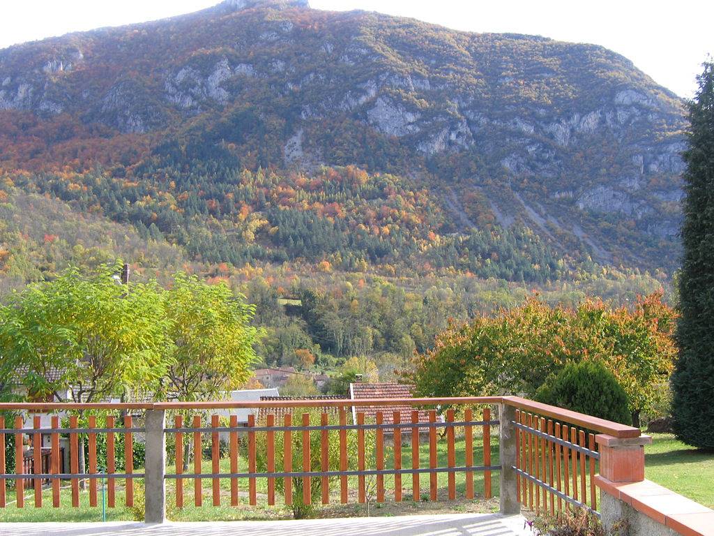 Gîte 85 m² avec terrasse 50 m² vue panoramique, 3 chambres in Alliat, Parc naturel régional des Pyrénées ariégeoises