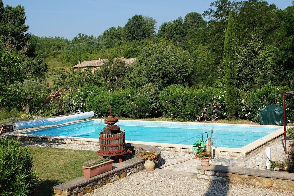 Appartement entier, Gîte pour 2p annexe au superbe mas de caractère,  piscine 6X12, propriété calme in Aiguèze, Région de Nîmes