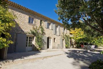 Location de vacances pour 12 personnes, avec piscine et jardin, animaux acceptés à Grambois