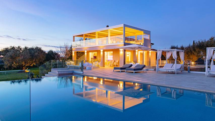 Villa per 12 persone, con Idromassaggio e Terrazza nonché Giardino a San Vincenzo